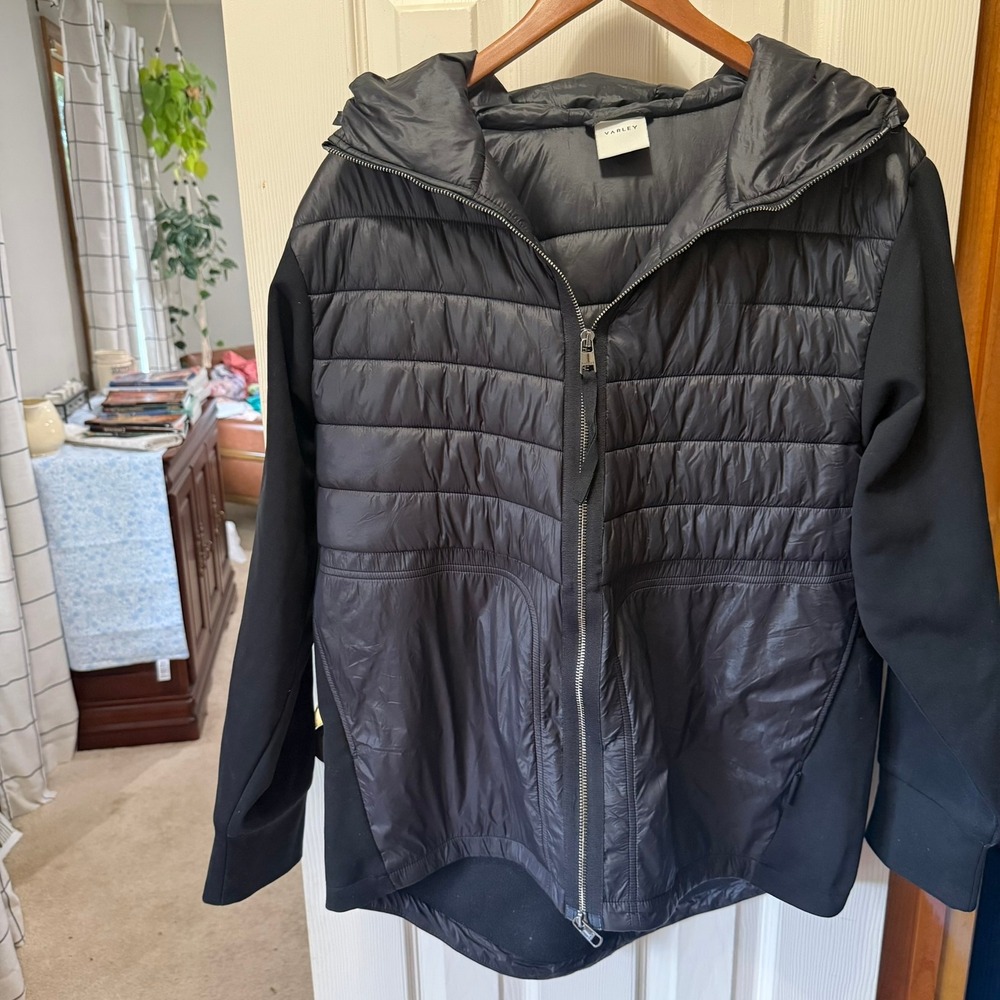 Varley Kerwin Mixed Media PUffer Jacket XL Black Quilted Hooded Full ZIp Stain